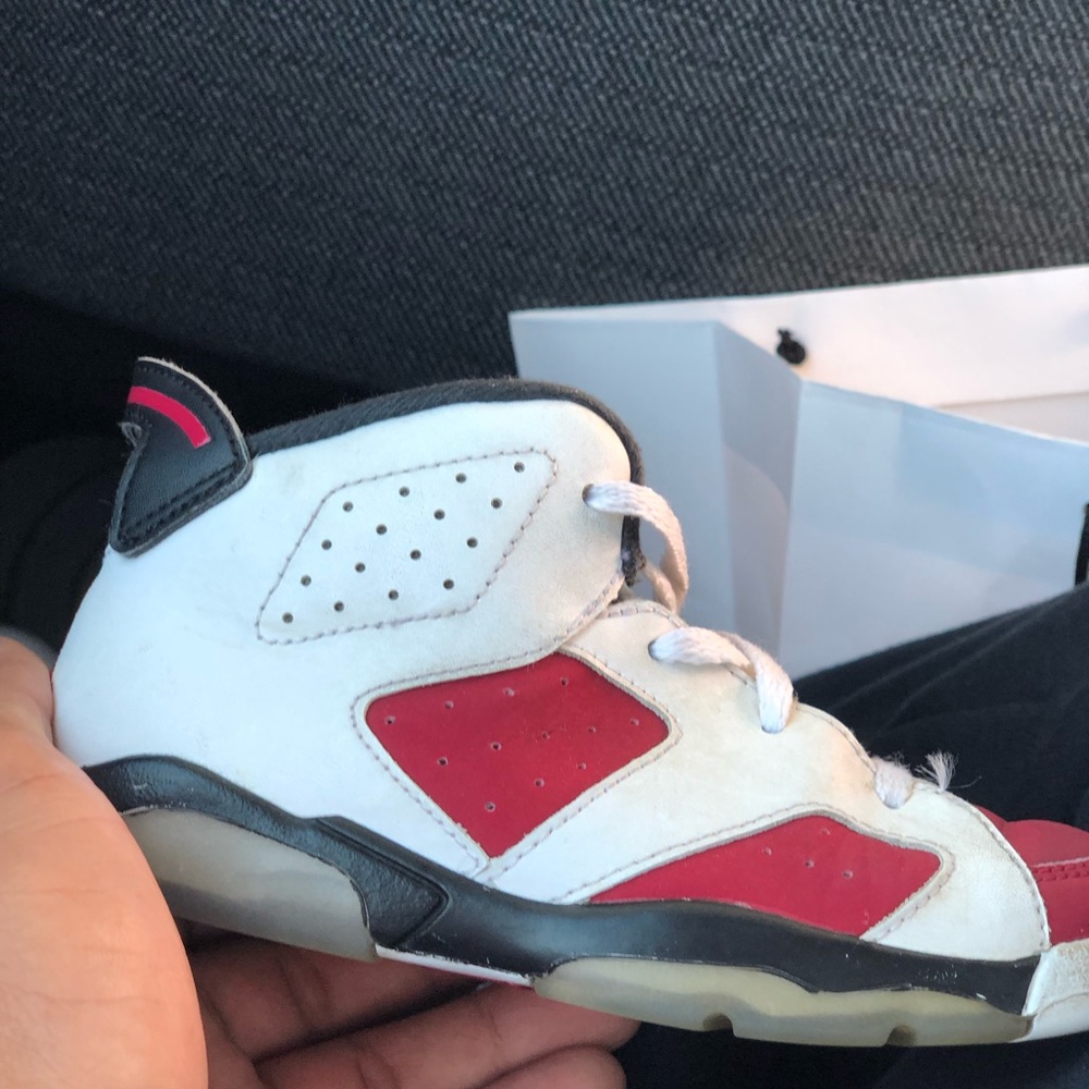 Kids Jordan 6 “coral” sz 10C